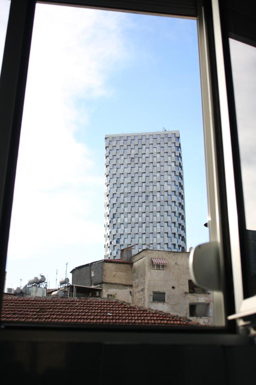 Orange * Tirana
